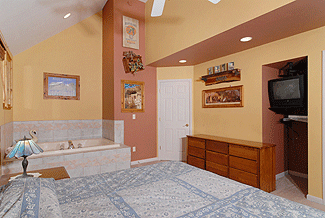 whirlpool in the kingsize bedroom
