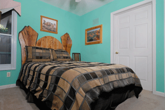 queen size bed in bedroom