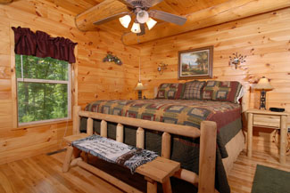 Pigeon Forge Cabin with a King size bed in the master bedroom