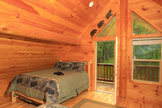 Pigeon Forge Cabin with an upper loft