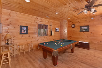 Pigeon Forge Cabin Pool Table
