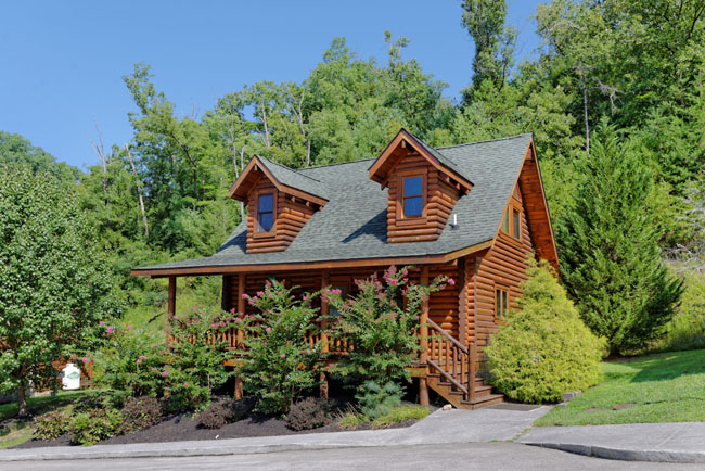 Pigeon Forge One Bedroom Plus Loft Cabin Rental that features a year round indoor whirl pool and a year round outdoor hot tub.