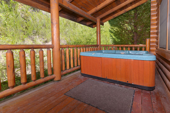 Pigeon Forge Outdoor Cabin Rental Hot Tub
