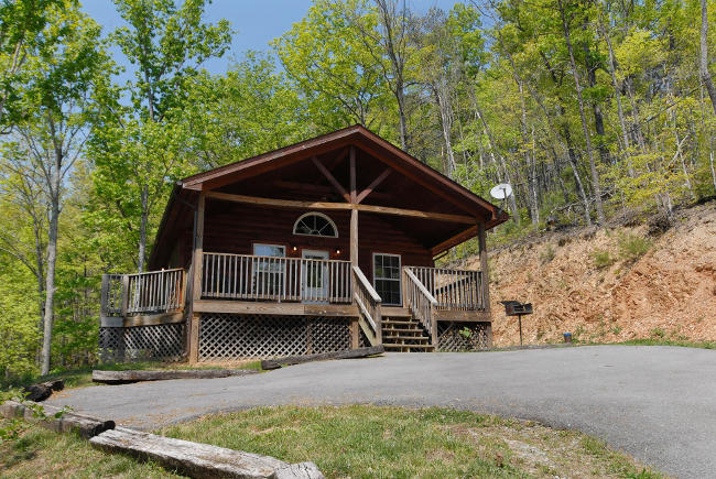 secluded pigeon forge pet freindly cabin