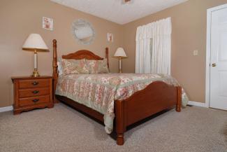 pigeon forge cabin with bedroom