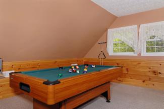 petfriendly cabin with gameroom