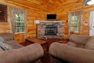 pigeon forge cabin with gas fireplace