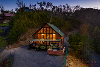 Pigeon Forge Four Bedroom Cabin Rental with an Outdoor Kitchen and a dowtown view