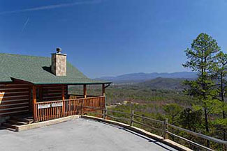 One Bedroom True Log Cabin with a Mountain View