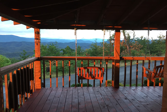 Bluff Mountain Majesty One Bedroom Plus Loft Deck Area Overlooking a Great Smoky Mountain View