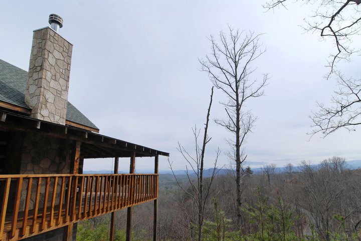Secluded Pigeon Forge Honeymoon Smoky Mountain View Cabin with Internet Access
