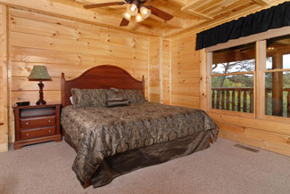 Pigeon Forge Cabin Rental king size bedroom