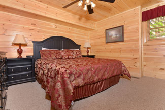Pigeon Forge Lower level Bedroom
