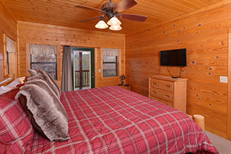 Pigeon Forge Lower Level Cabin Bedroom