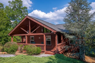 Pigeon Forge Four Bedroom Chalet Rental with a large dinning area, great for a family retreat