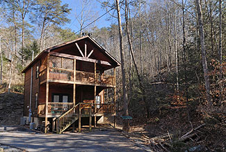 Pigeon Forge Vacation Cabin Rental with a Wooded View