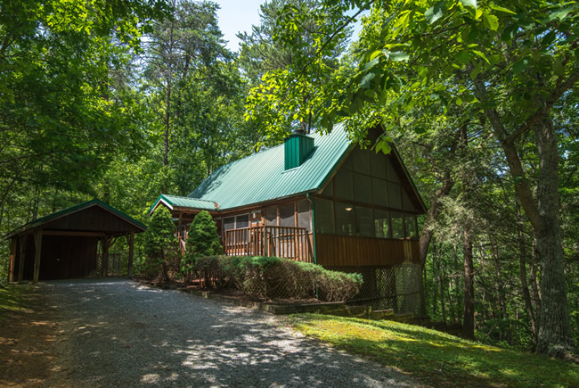 Secluded Pigeon Forge One Bedroom Cabin Rental Featuring a Whirlpool Hot Tub Pool Table and a King Size Bed