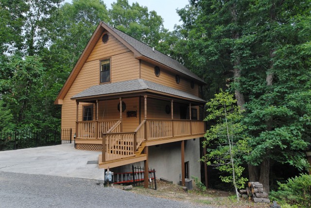 Pigeon Forge Vacation Two Bedroom Chalet Rental