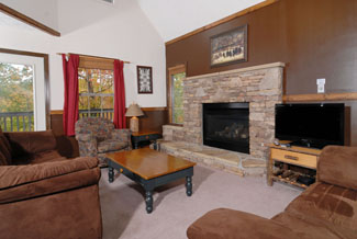 Pigeon Forge Chalet Convenient to Hwy 441 with Living Room with a Gas Fireplace
