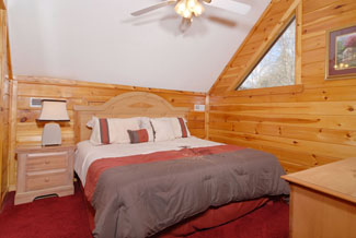 Pigeon Forge Cabin with an upper level bedroom