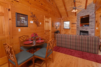 Pigeon Forge Cabin Rental Dinning Room Area