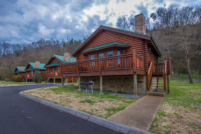 Pigeon Forge One Bedroom Cabin Rental Near the River