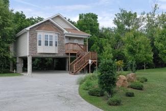 Convenient Pigeon Forge Cottage with Little Pigeon River Access