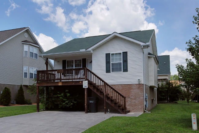 Two Bedroom Pigeon Forge Cottage Convenient to Area Attractions