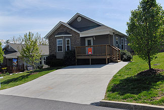 Two Pigeon Forge Cottage Convenient to area attractions