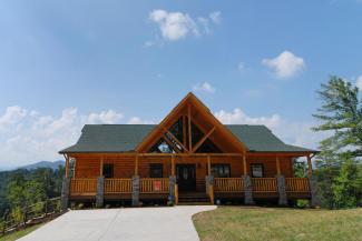 Pigeon Forge Cabin Rental with Four Bedrooms with a Mountain View
