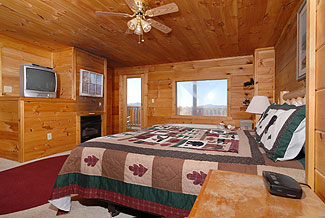 Pigeon Forge Deluxe King Size Bed with TV