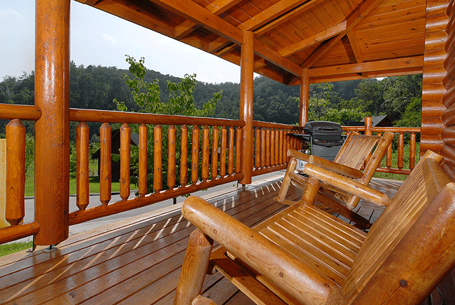 pigeon forge cabin near a river