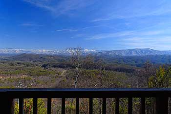 Magnificent mountain views off the deck for you to enjoy