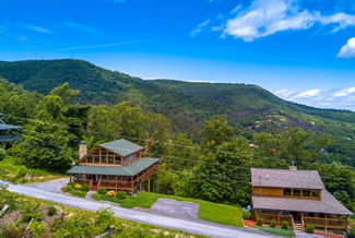 One Bedroom Plus Loft Rustic Log Cabin Rental with Mountain Views