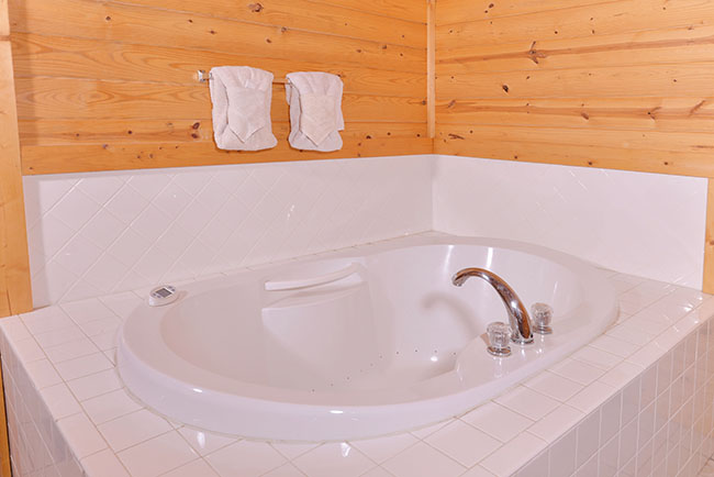 Pigeon Forge Master Suite Bathroom Pictures 