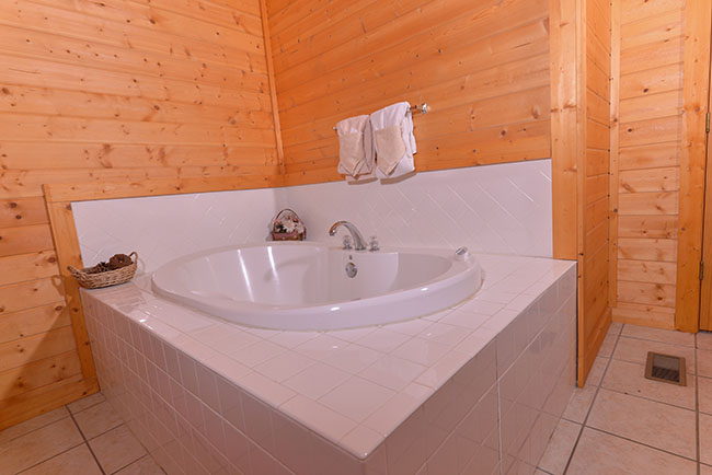 Pigeon Forge Three Bedroom Cabin Lower Level Whirlpool
