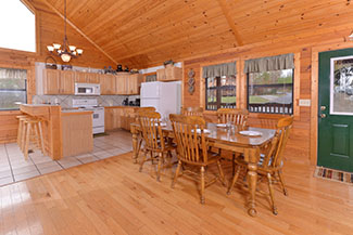 Pigeon Forge Three Bedroom Kitchen and Dinning Room Area