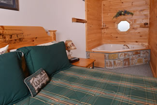 Pigeon Forge Main Level Master Suite Chalet Rental