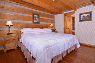 Pigeon Forge One Bedroom Cabin Rental that features a King Size bed in the Master Suite