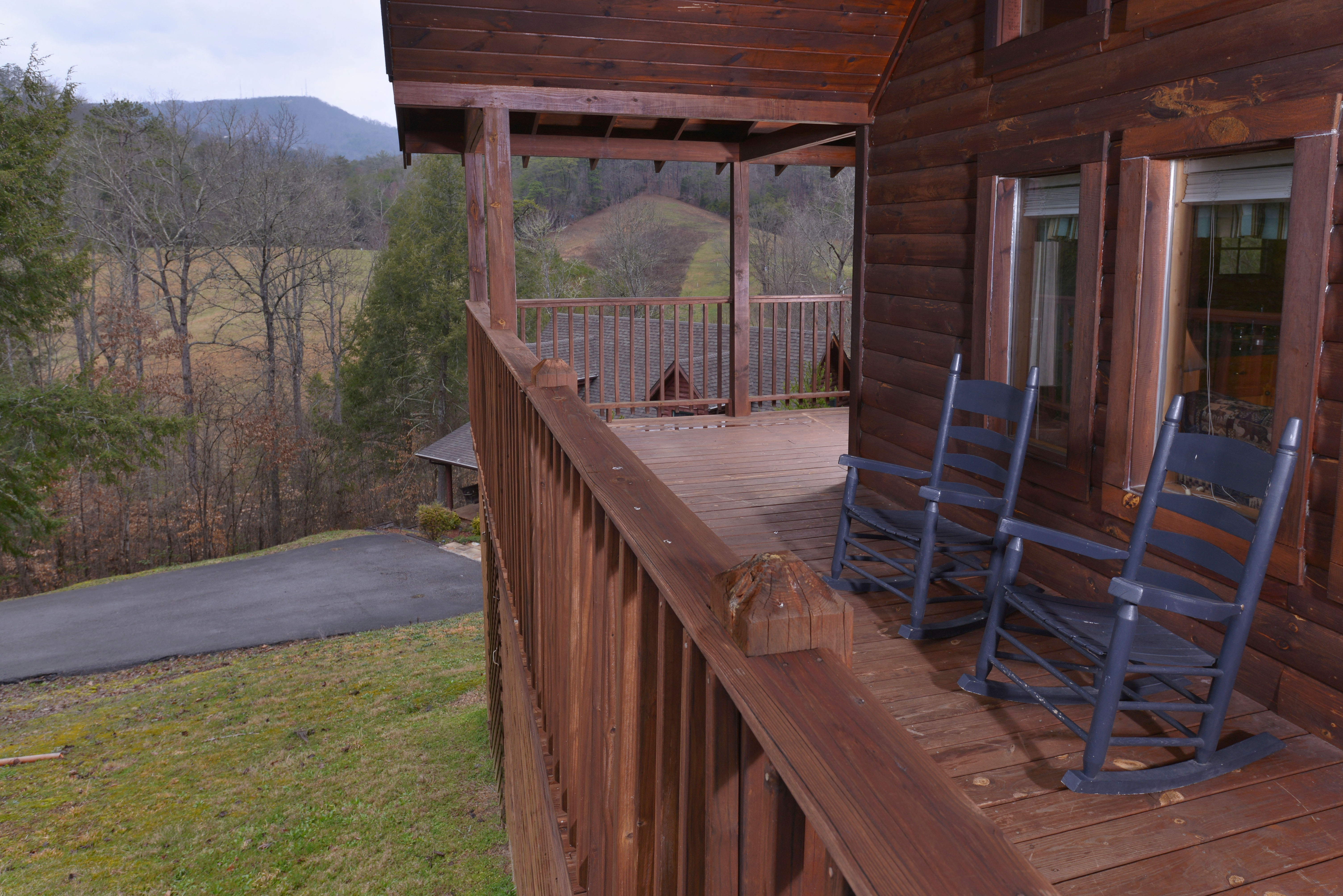 Pigeon One Bedroom Cabin RentalLake AccessHot Tub