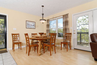 Pigeon Forge Chalet with Seating in the dinning room area