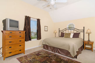 Pigeon Forge Chalet with a Master Bedroom