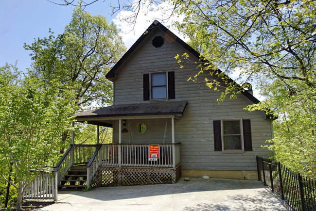 Pigeon Forge Chalet Rental Three Bedroom Hot Tub Whirlpool Pool Table and Kitchenette