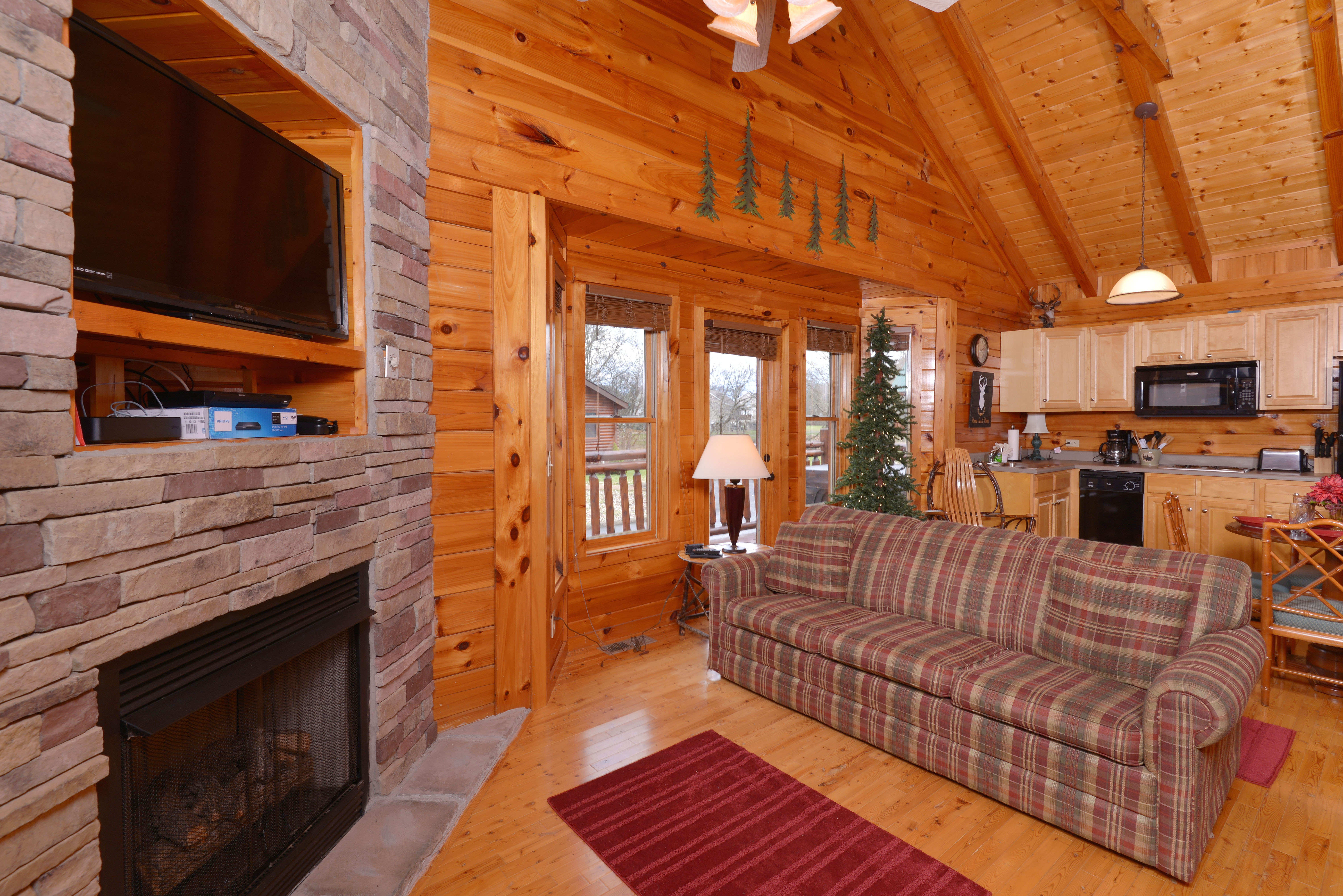 Pigeon Forge Cabin Rental Livingroom Area