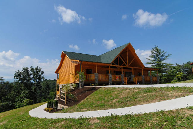 Pigeon Forge Luxury Four Bedroom Cabin Rental