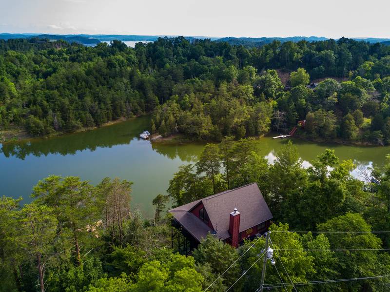 Two Bedroom Lake Front Cabin RentalHot TubPrivate Dock