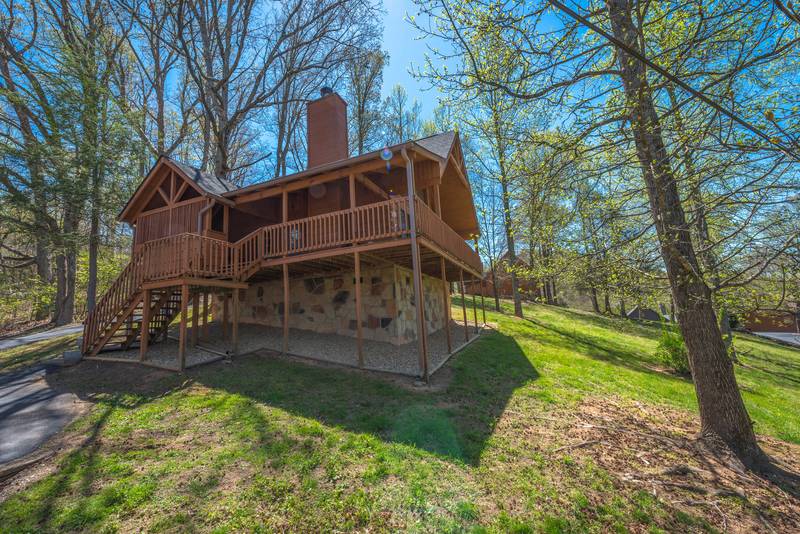 Pigeon One Bedroom Plus Loft Cabin Rental Pool Table Foosball