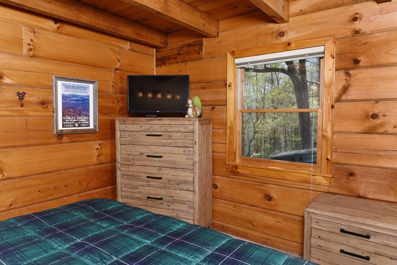 Pigeon One Bedroom Plus Loft Cabin Rental Pool Table Foosball