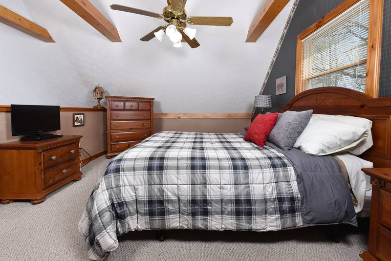 Pigeon One Bedroom Plus Loft Cabin Rental Pool Table Foosball