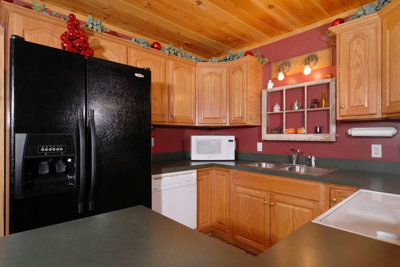 pigeon forge cabin fully equipped kitchen